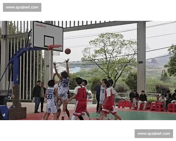 激烈的篮球赛场上我与队友们携手拼搏,奋勇争先夺取胜利 激烈的篮球赛场上我与队友们携手拼搏,奋勇争先夺取胜利